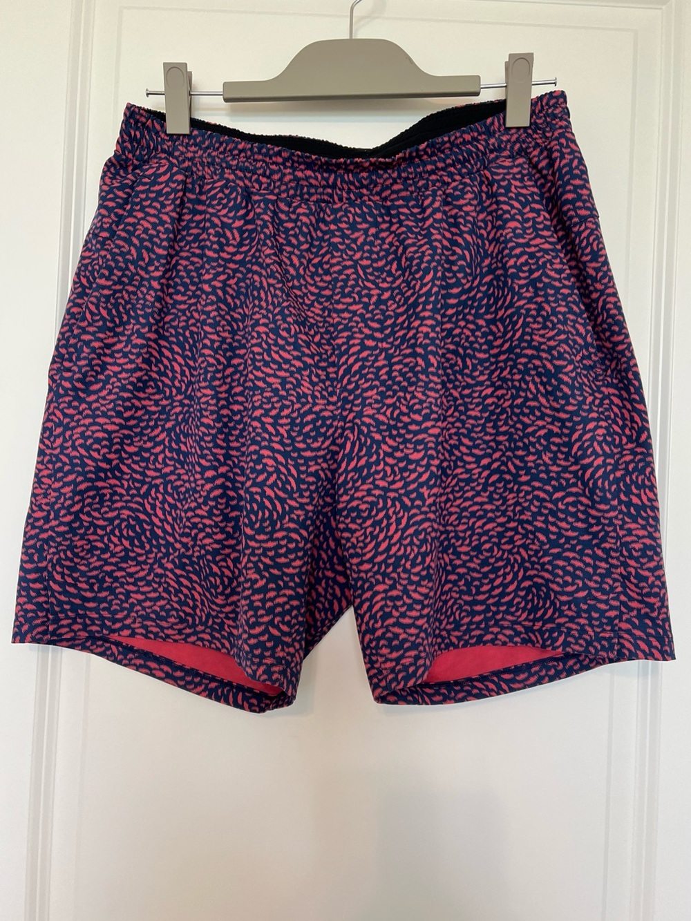 Lululemon Men's Navy and Pink Printed lined Athletic/bathing Shorts L excellent